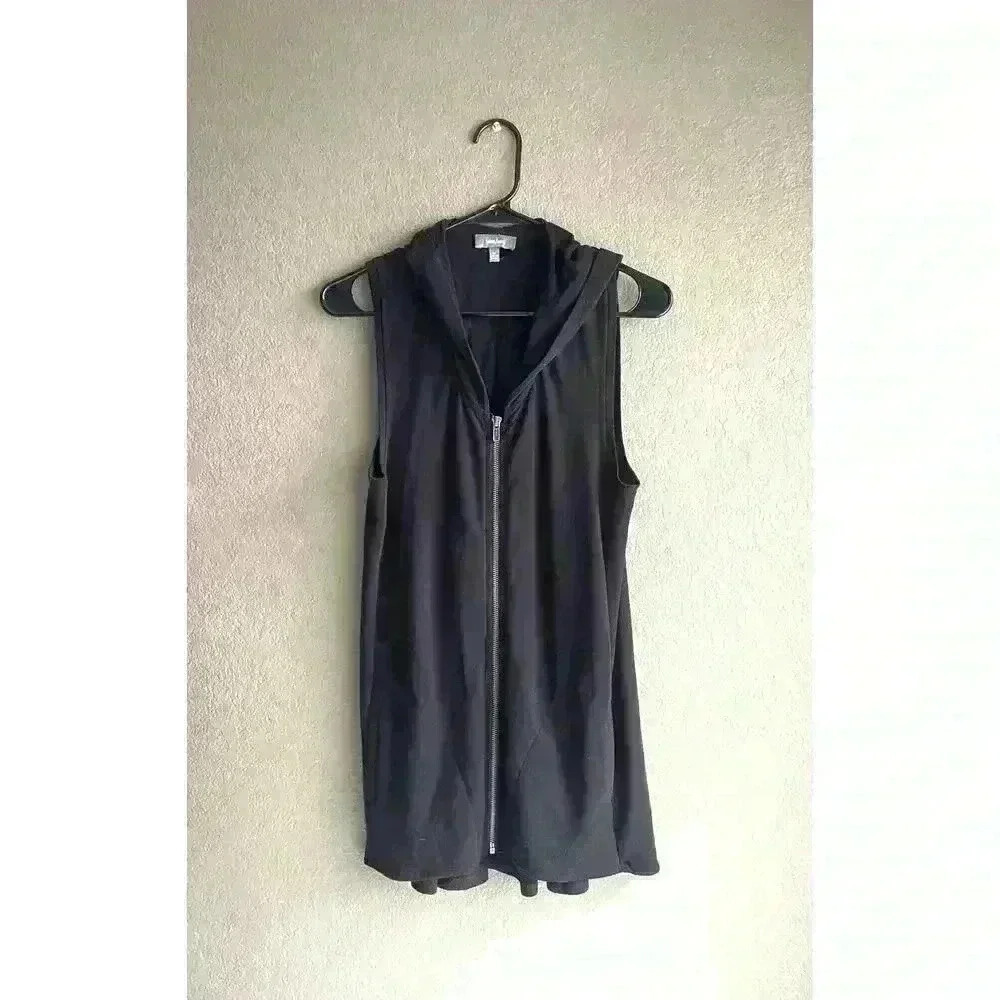 Neiman Marcus Black Athletic Full Zip Sleeveless Jacket Size Medium